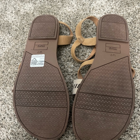 Worn once/like new! Toms sandals • size women's 7 shoes - Picture 2 of 2